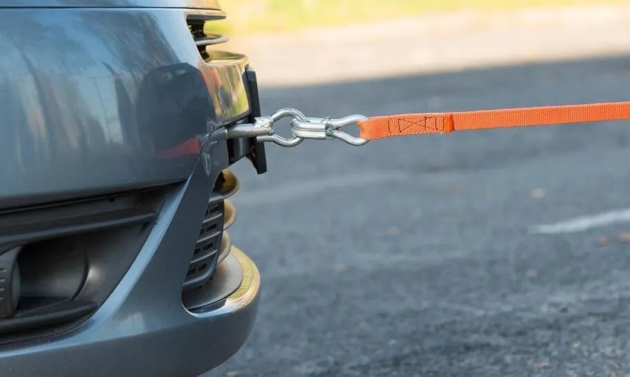 Czy można holować samochód? Przepisy, które musisz znać, aby uniknąć problemów
