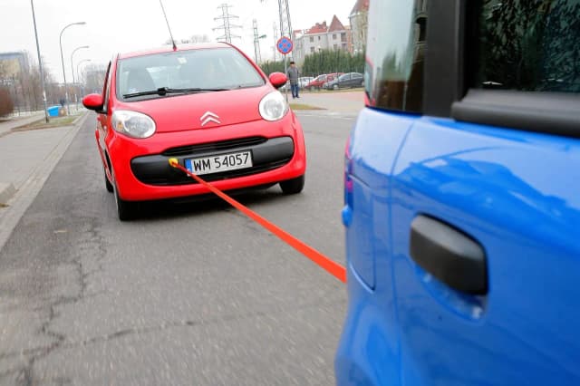 Jakie światła podczas holowania? Przepisy, które musisz znać Jakie światła podczas holowania? Przepisy, które musisz znać